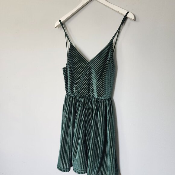 DRESS FORUM | Velvet Romper - Picture 5 of 12